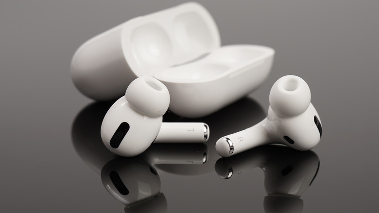 Apple AirPods.