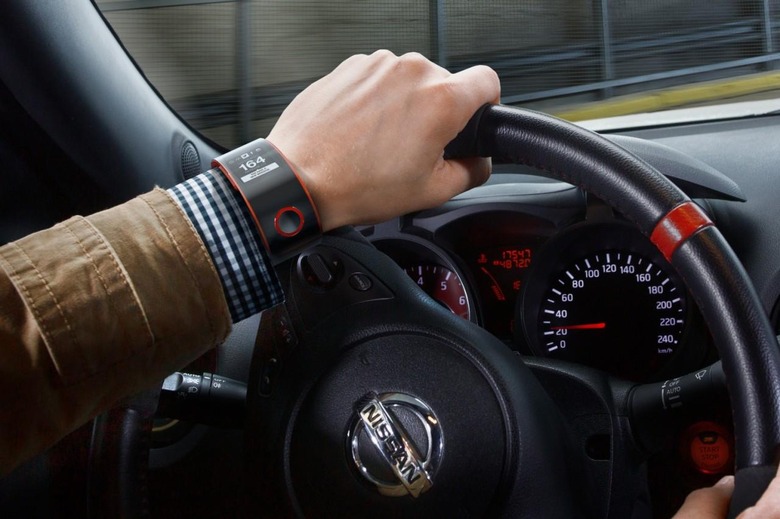 Nissan_Nismo_Watch_In_Car-original