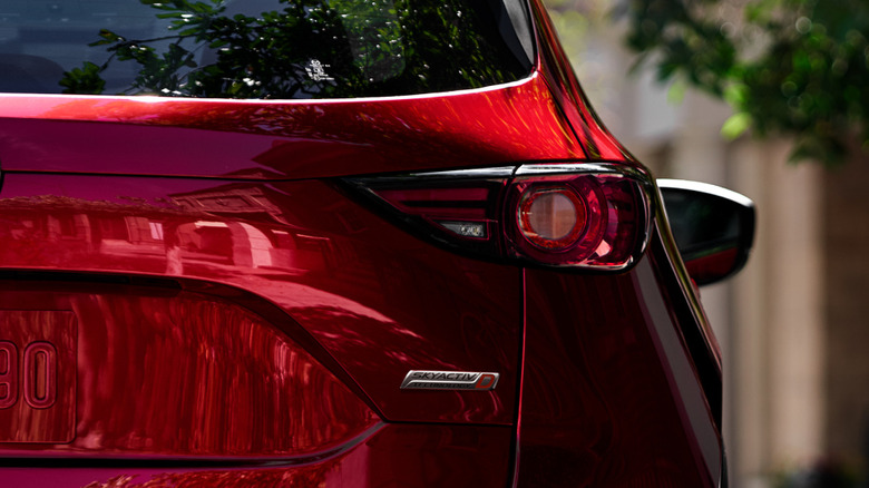 2019 Mazda CX-5 close-up of rear-right taillight