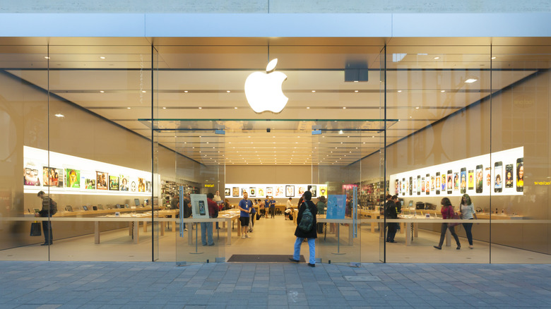 Storefront of an Apple Store