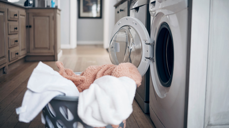 Picture showing dry but unfolded clothes in a laundry room