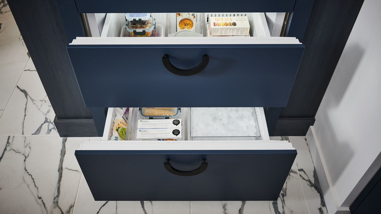 Lower draws of the Sub-Zero DET3650CIIDR fridge/freezer