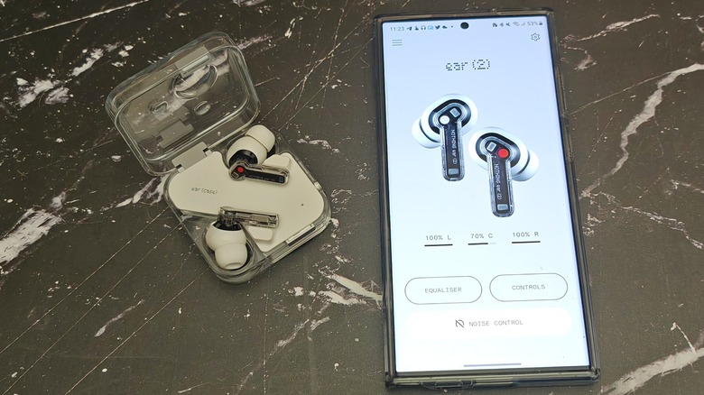 Nothing Ear (2) Earbuds and app