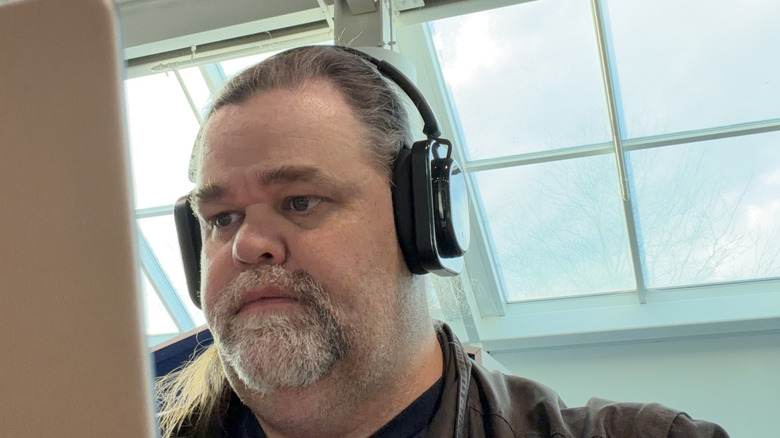 Man wearing Nothing Headphone (a)