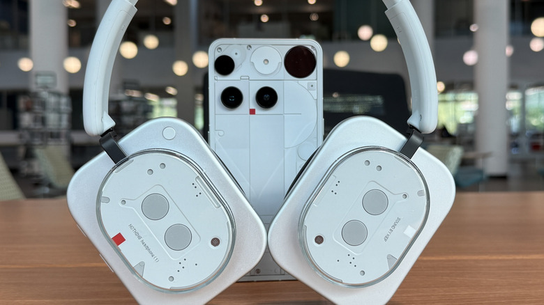 Nothing Phone (3) and Nothing Headphone (1) on a table