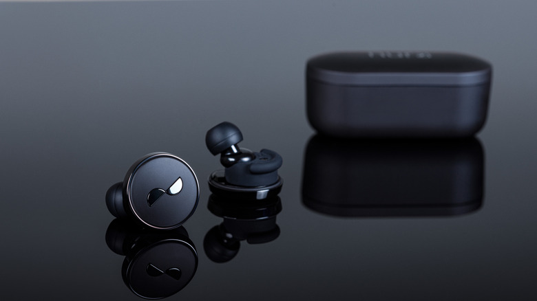 Nuratrue Pro buds with case