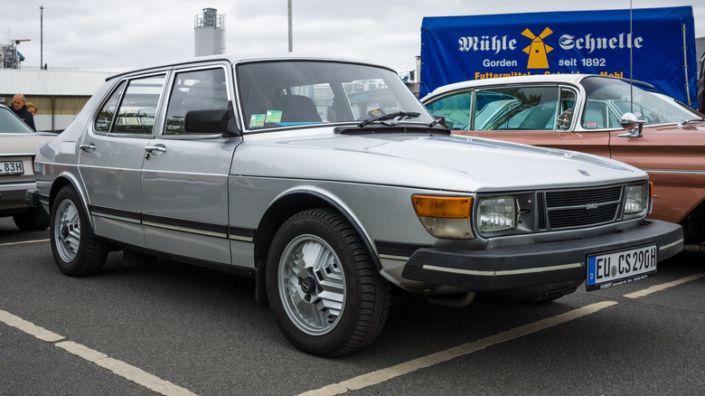 Saab 900