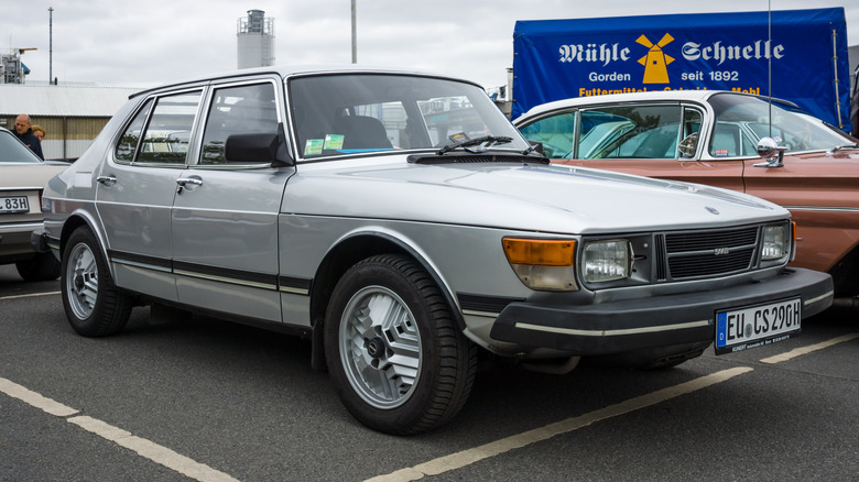Saab 900