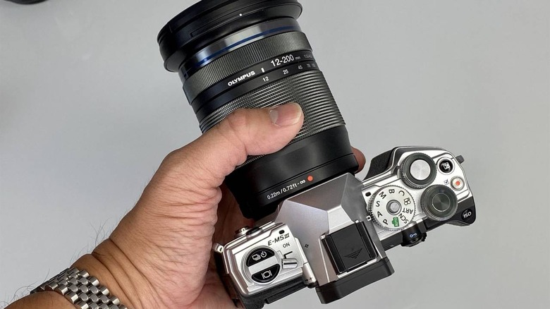 Uiterlijk vitamine verteren Olympus OM-D E-M5 Mark III Hands-On: Compact And Even More Powerful -  SlashGear