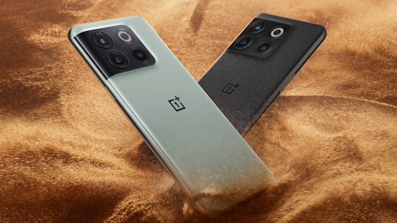 OnePlus 10T in two color options.