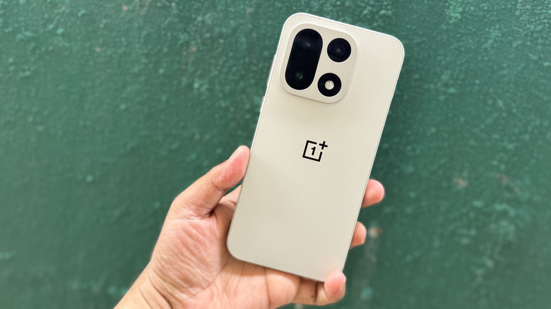 Rear shell of OnePlus 15