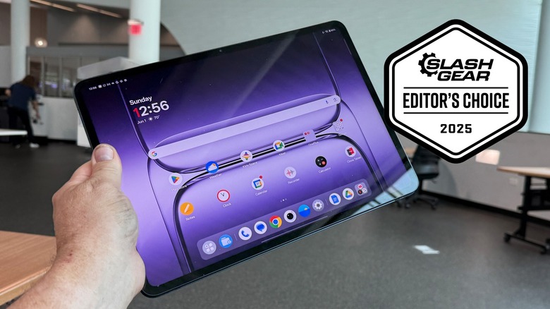 Man holding a OnePlus Pad 3