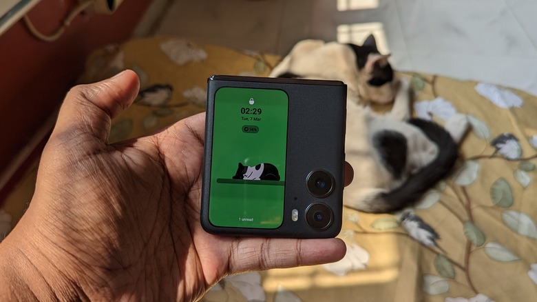Oppo Find N2 Flip cover screen