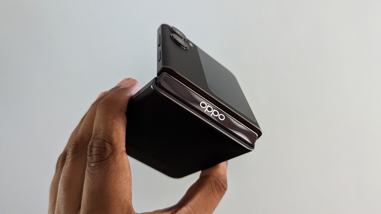 Oppo Find N2 Flip folded