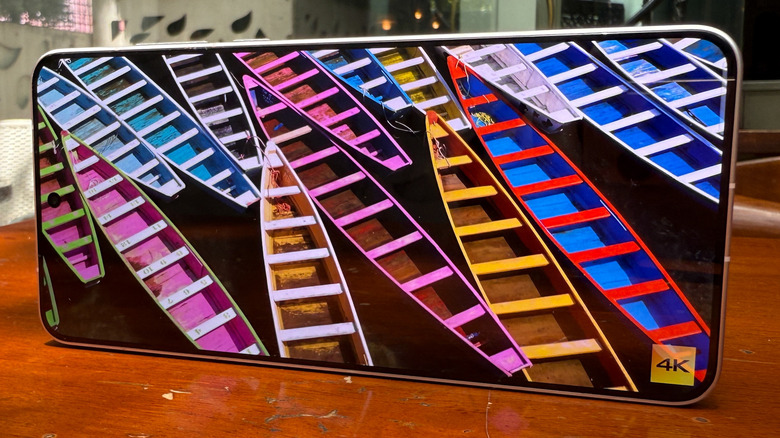 Watching video on Oppo Find X8 Ultra.
