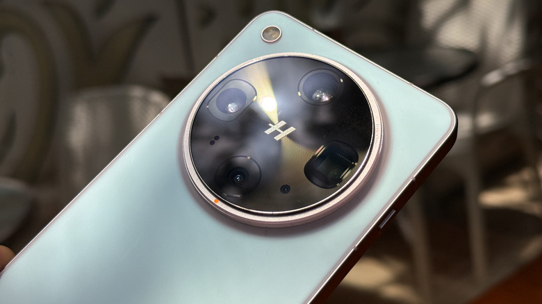 Camera module on Oppo Find X8 Ultra.