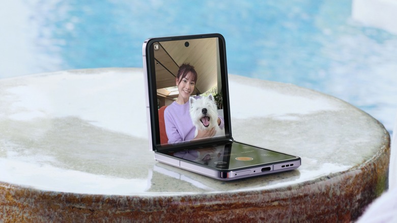 Oppo Find N2 Flip smartphone.