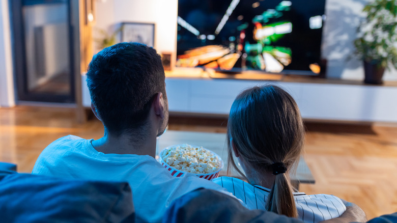 couple watching tv 