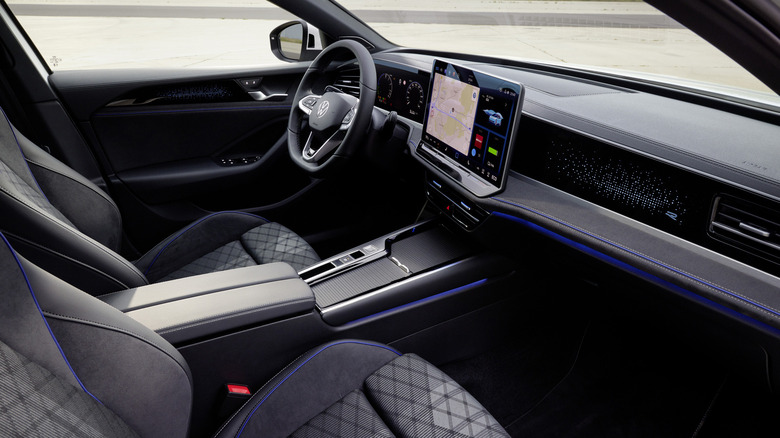 2024 Volkswagen Passat interior