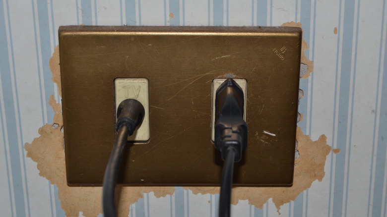 antenna socket on wall