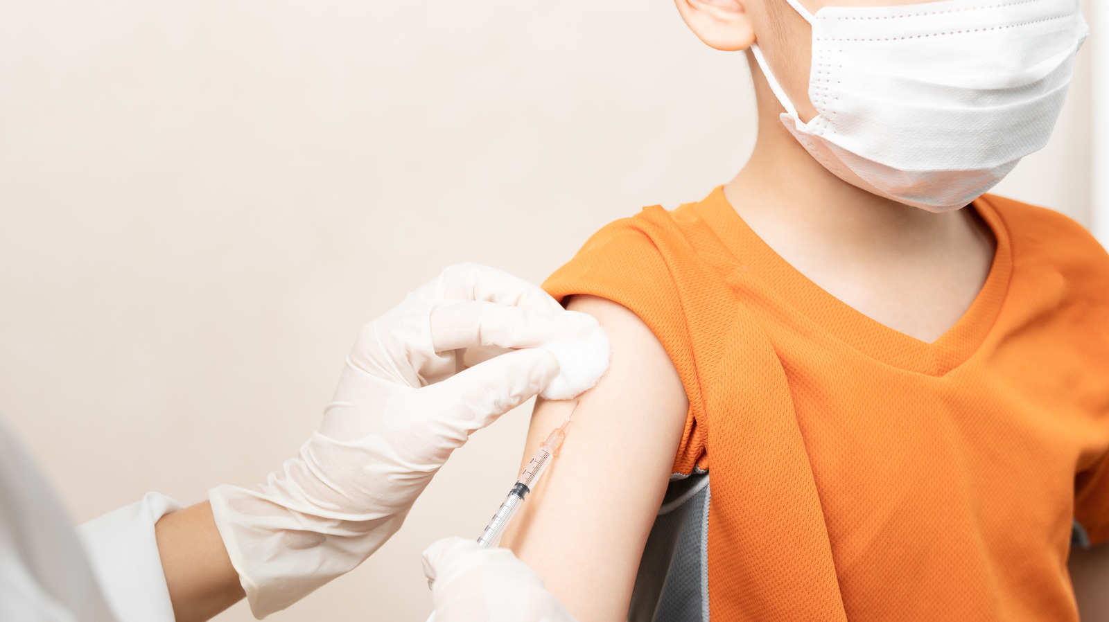 Pais ficam esperando enquanto a Pfizer atrasa o impulso da vacina para crianças menores de 5 anos