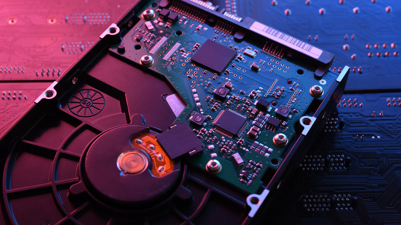 Hard disk drive