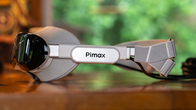 The Pimax Dream Air on a table.