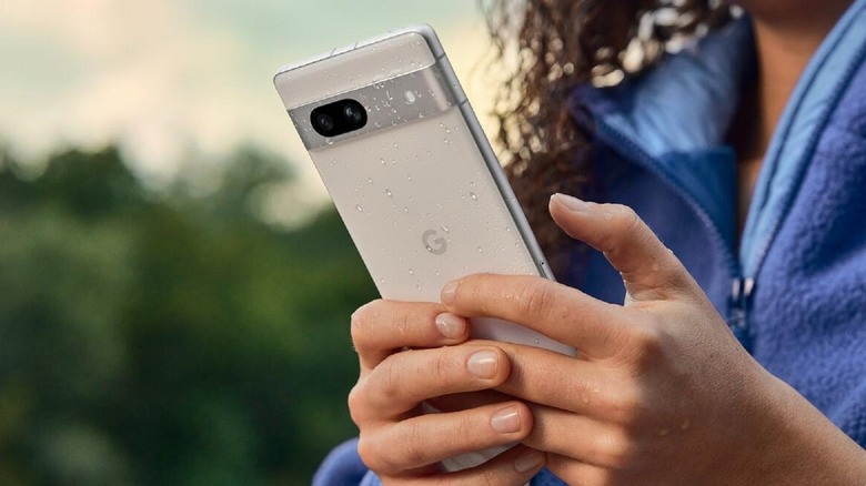Person using the Google Pixel 7a