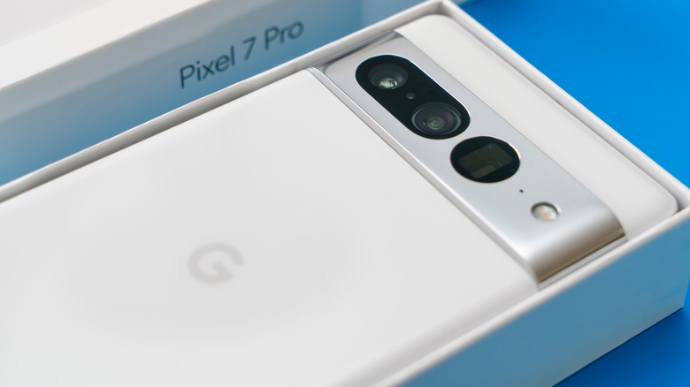 Google Pixel 7 Pro white