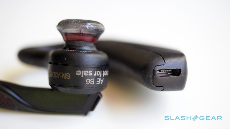 plantronics voyager 5200 vs 5200 uc