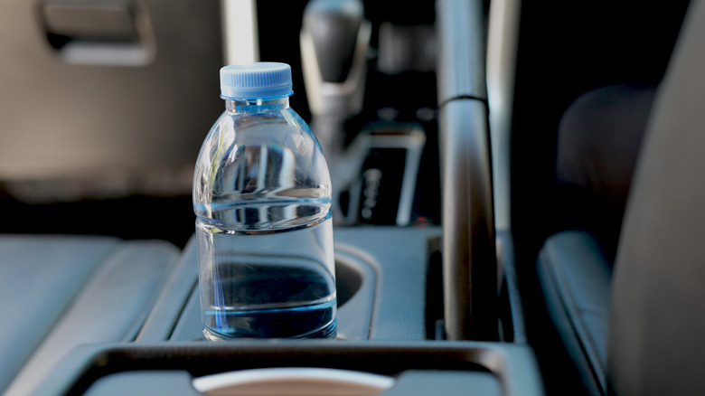 https://www.slashgear.com/img/gallery/plastic-water-bottles-left-in-the-sun-could-set-your-car-on-fire-heres-how/how-to-prevent-a-water-bottle-fire-1689643875.jpg