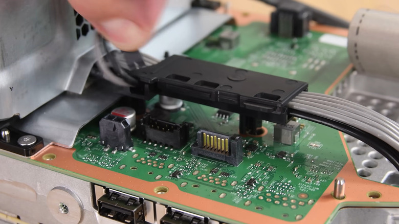 Inside look at the Xbox Series X console's circuitry