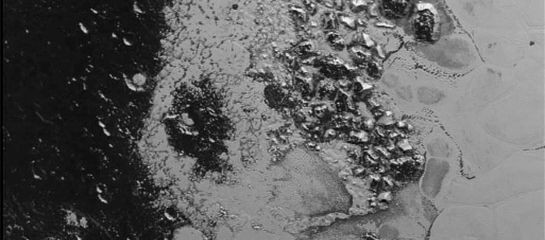 Pluto: second icy mountain range revealed in new image