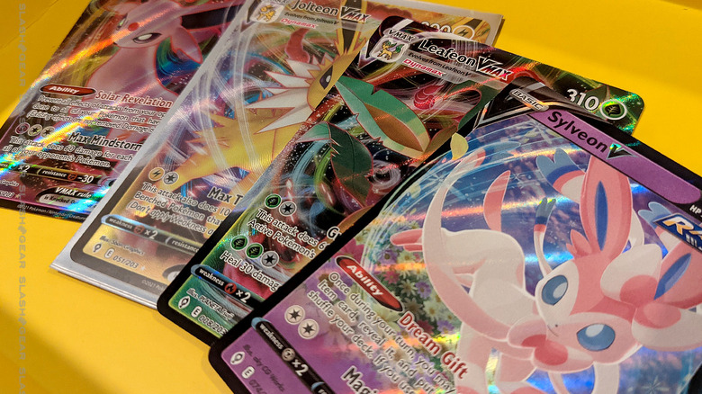 Pokémon TCG: Sword & Shield – Evolving Skies Elite Trainer Box & Eevee –  Eclipse Cards