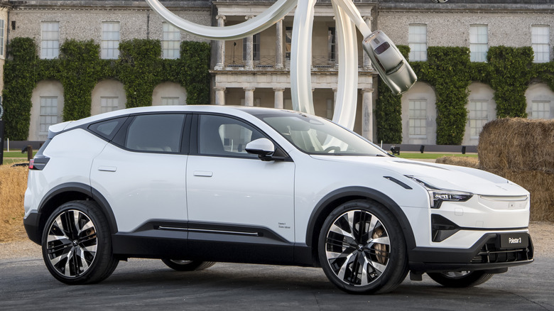 Polestar 3 passenger side view