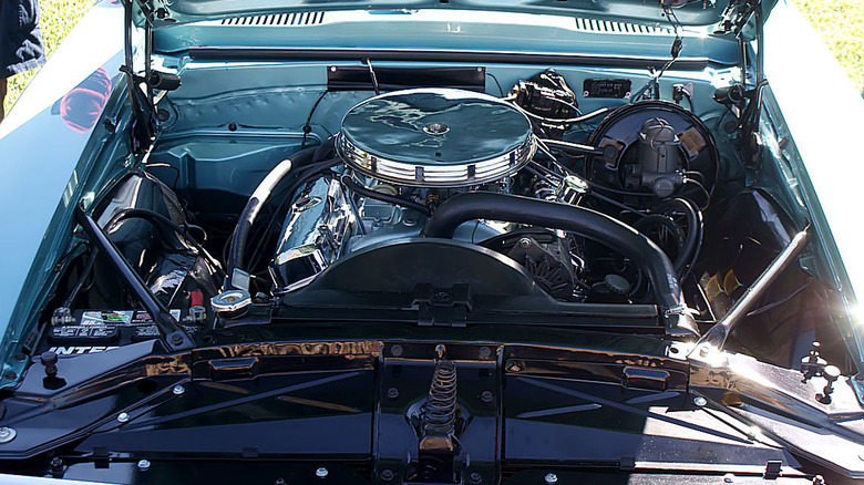 Pontiac 400 engine bay in Firebird