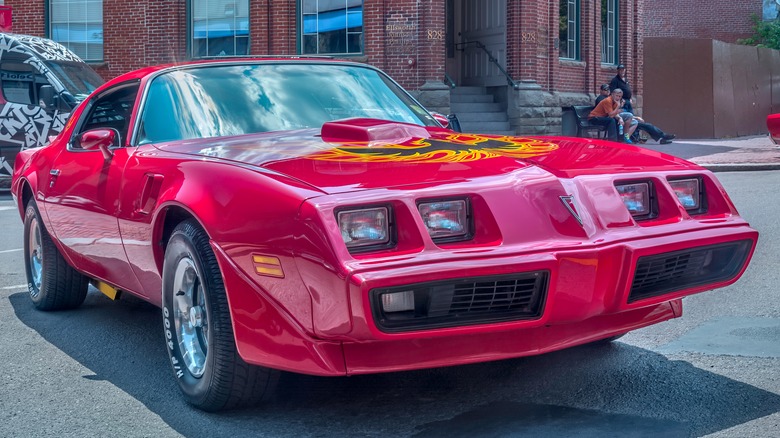 Front 3/4 view of 1981 Pontiac Firebird Trans Am