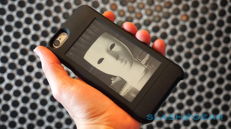 Inkcase Plus adds an E Ink screen to your Android smartphone