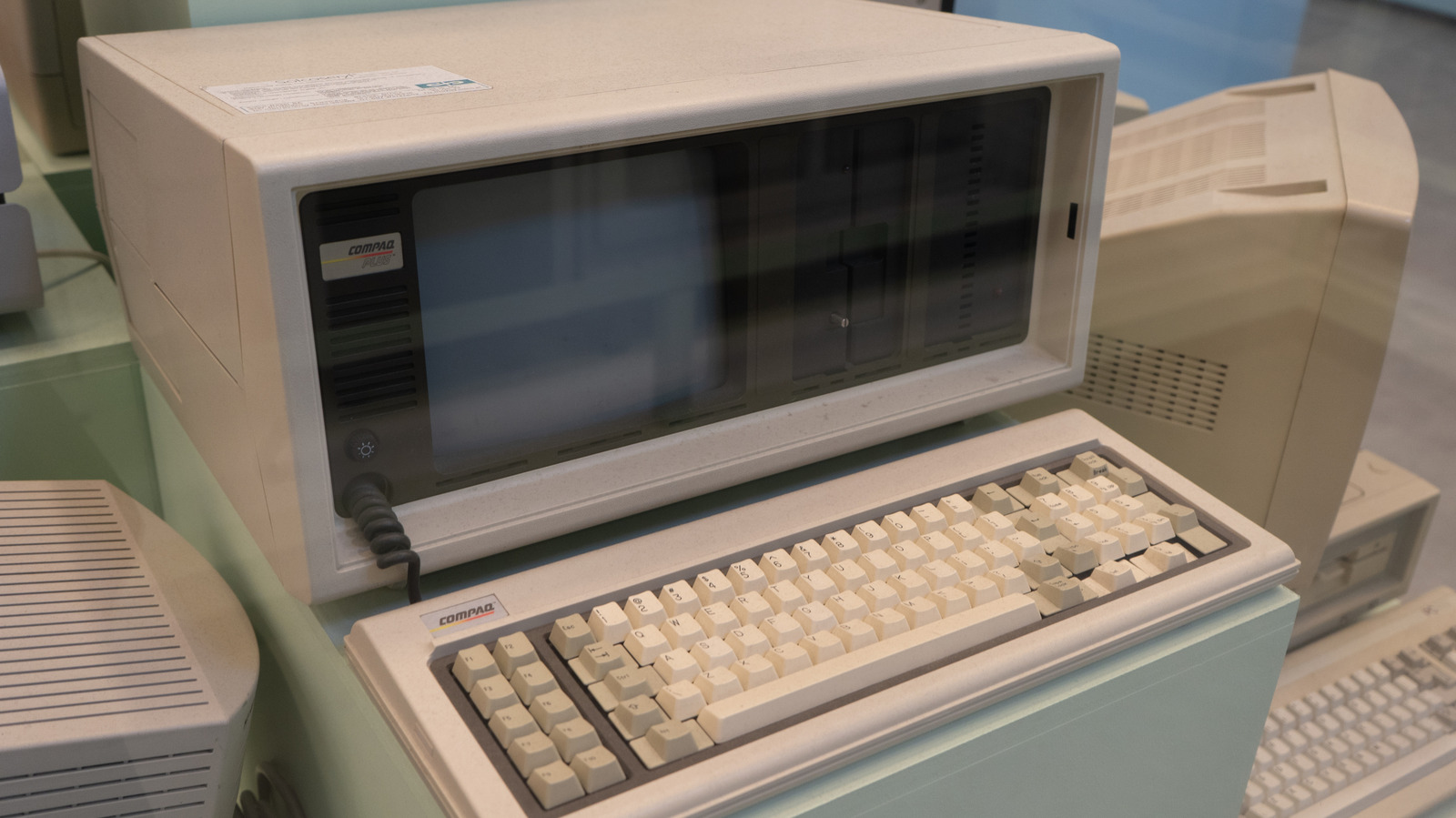 Popular Tech Brands Almost Everyone Used In The '90s That No Longer Exist