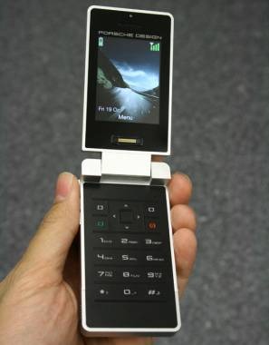 Porsche-designed Sagem P'9521 cellphone