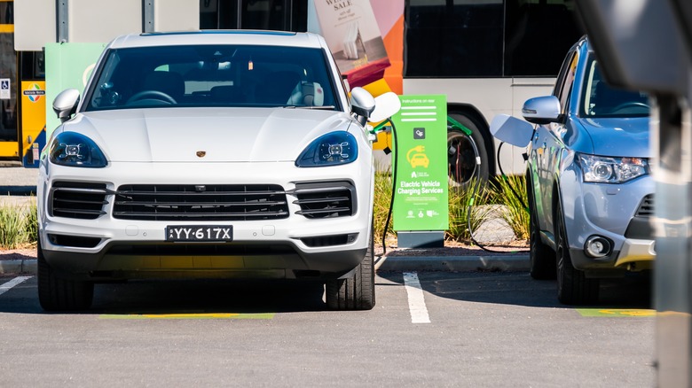 Porsche Cayenne plug-in hybrid charging