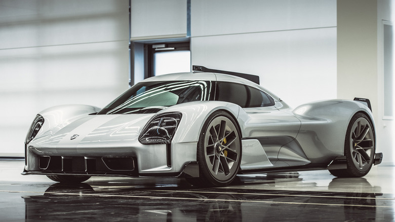 Front 3/4 view of Porsche 919 Street 1:1 clay model hypercar from 2020