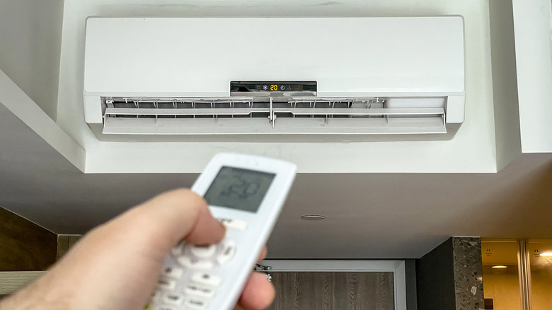 Hand turning on split-type air conditioning unit