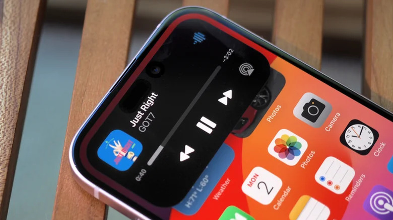 A homescreen on an iPhone 15