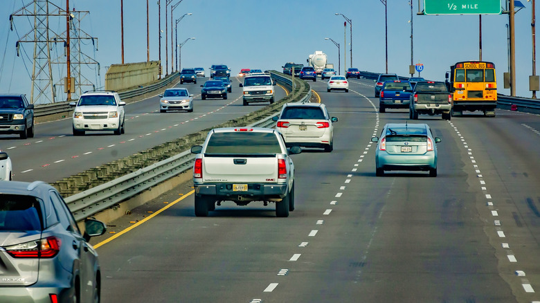 Light traffic on a New Orleans highway.