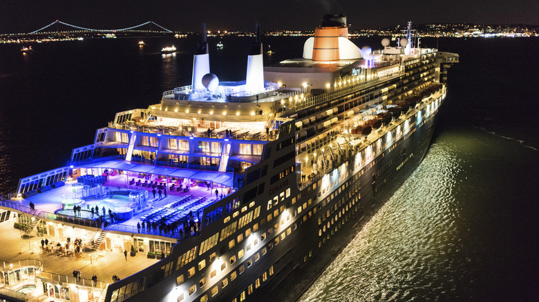 Representation image of a cruise ship (Queen Mary 2)