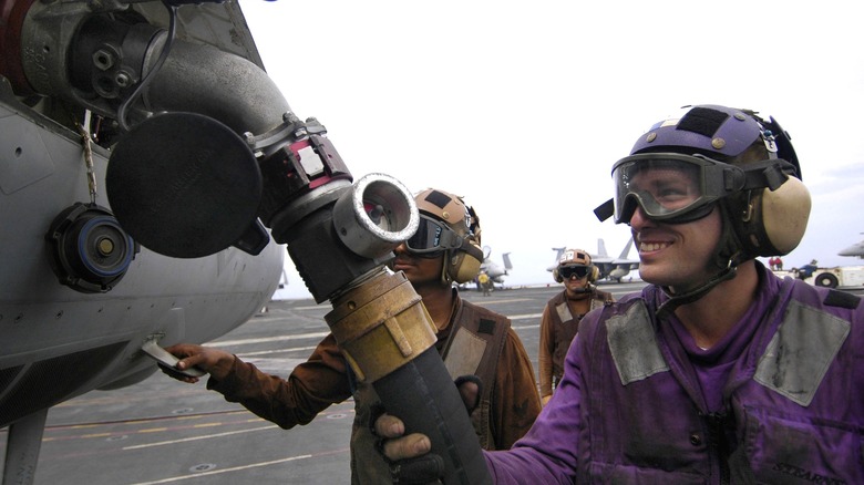 Grape refilling an F/A-18E Super Hornet