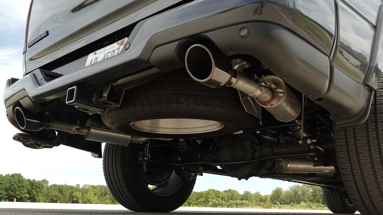 2026 Ram 1500 Hemi V8 eTorque exhaust detail