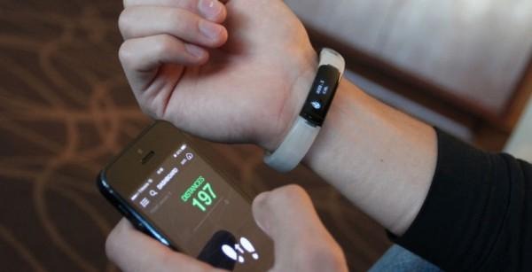 razer-nabu-820