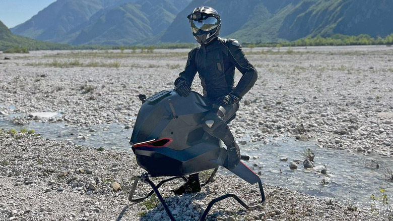 Volonaut Airbike with rider